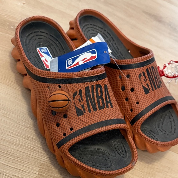 Crocs Unisex-Adult NBA Echo Slide Sandal- NWT men's 8/ women's 10 - Picture 10 of 10